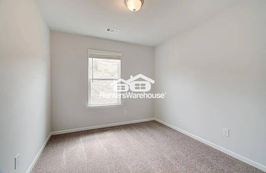 Building Photo - 3203 Bateman Drive SE