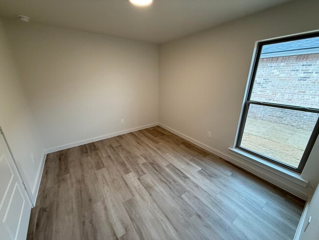 Building Photo - 1315 N Chicago Ave