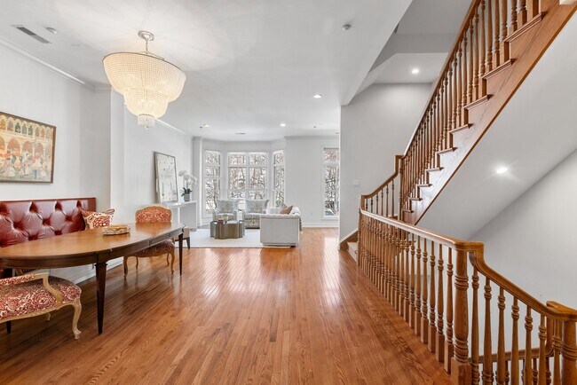 Building Photo - 36 Regency Pl