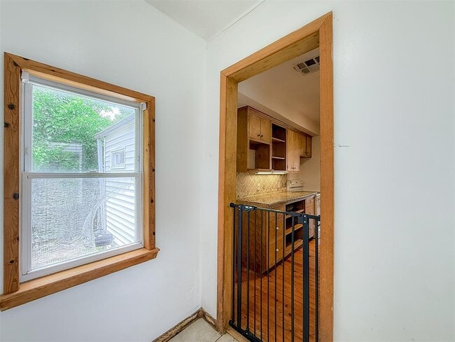 Building Photo - 1109 E Corona St