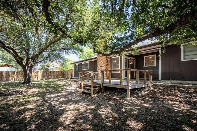 Building Photo - 213 Fox Dr