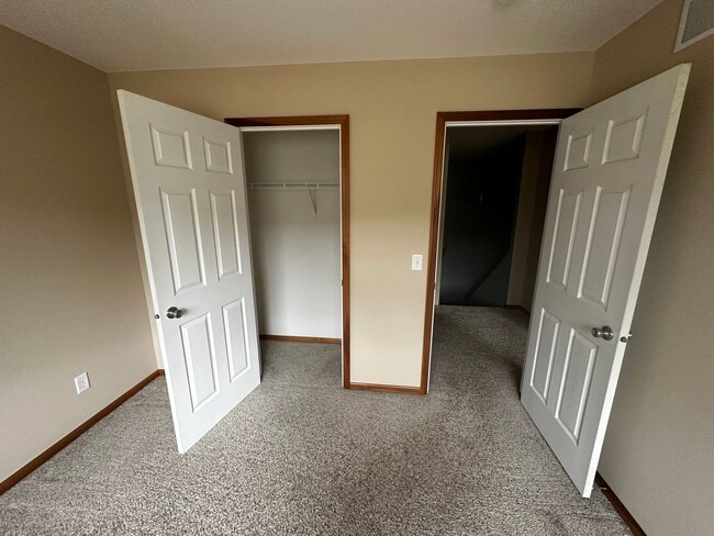 Building Photo - 3 Bed 3 Bath Townhome