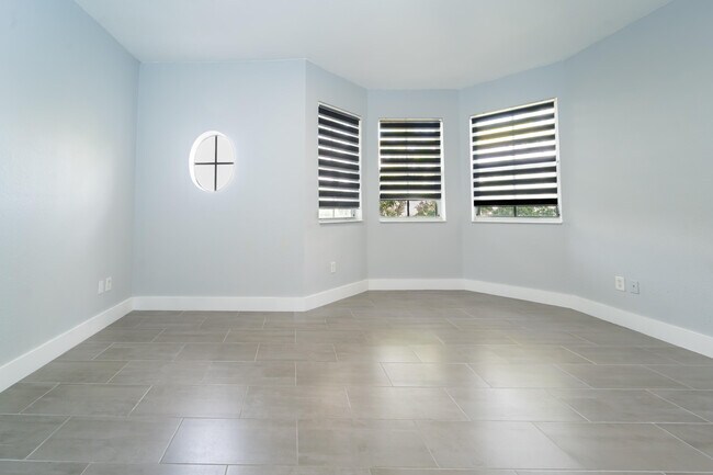 Building Photo - 3515 Shoma Dr