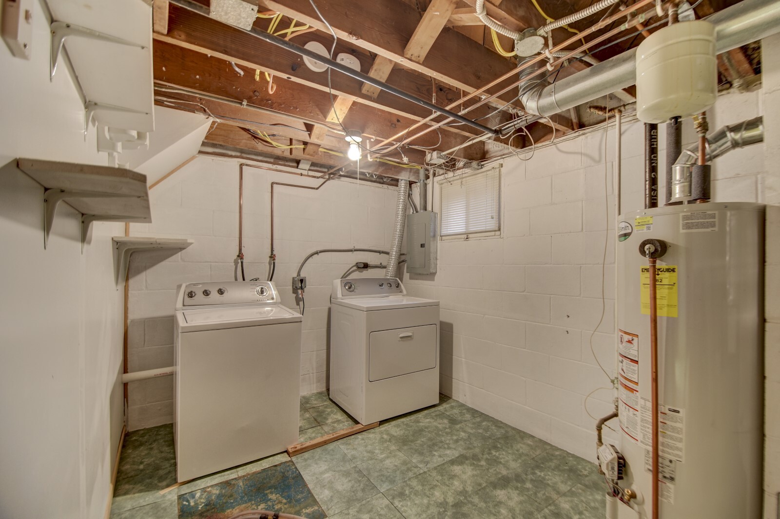 Washer and dryer. - 5210 Rees St