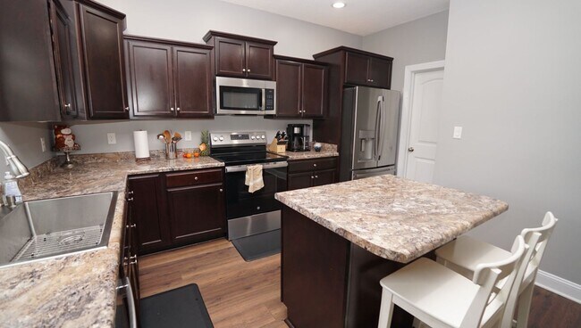 Building Photo - Onslow Bay Beautiful 4 Bedroom Home