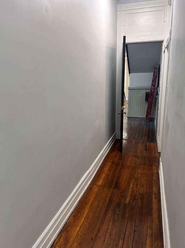 Building Photo - 30 W Court - Unit 204