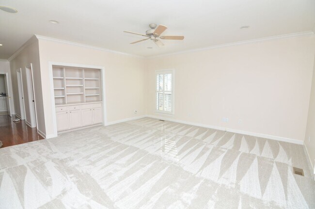 Building Photo - 604 Georgian Way