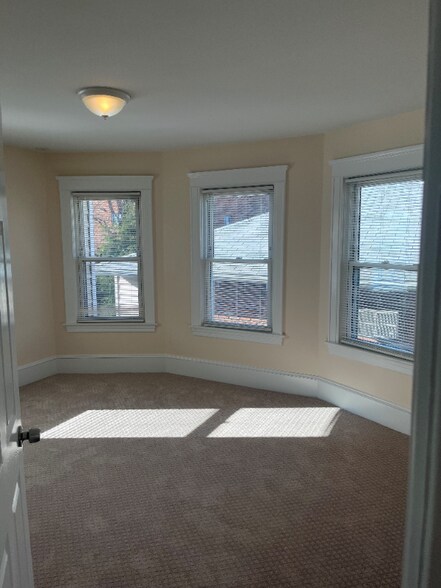 Building Photo - 8 Bayview Ave