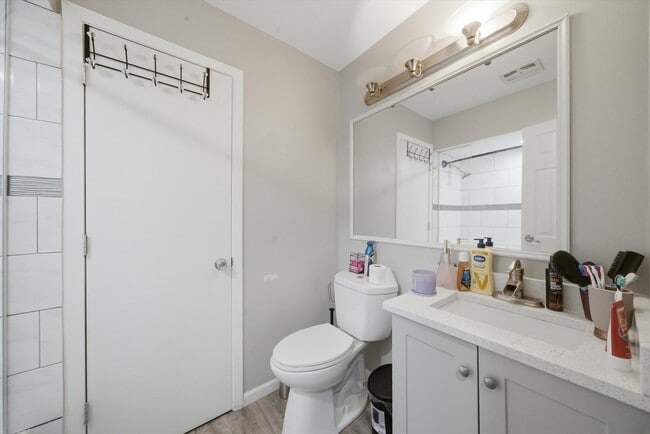 Building Photo - 110 Villa Rd