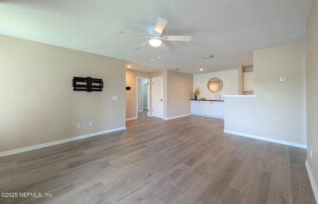 Building Photo - 10200 Belle Rive Blvd