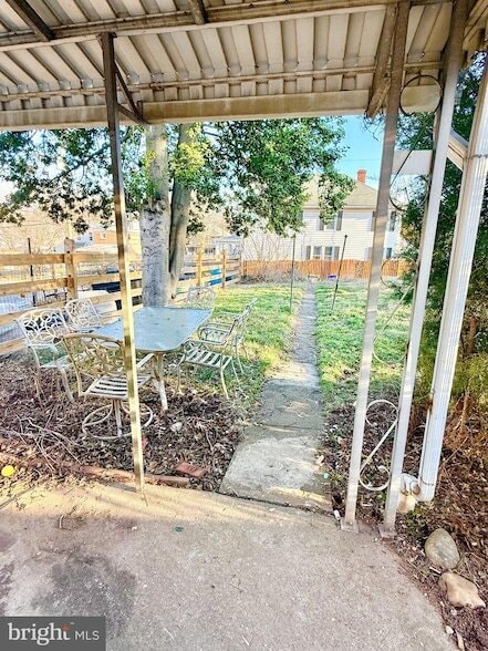 Building Photo - 1203 Cherry St