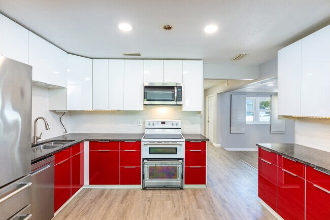 Building Photo - 4717 W Leila Ave