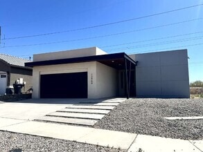 Building Photo - Open floor plan. 4 Bedrooms, 2.5 baths, 2 ...