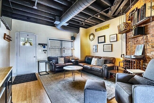 Building Photo - 4784 Sciota St