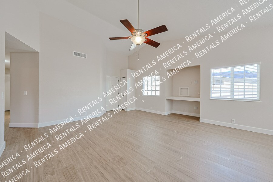Building Photo - 10021 N 66th Ave