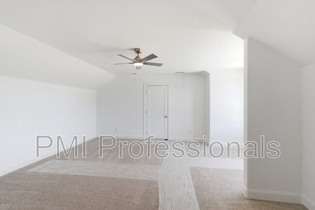 Building Photo - 406 Legends Court