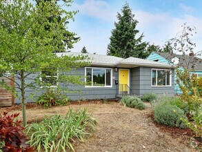 Building Photo - Cozy 3 bed 1 bath Home in Brentwood-Darlin...