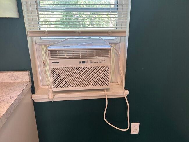 Building Photo - 9335 La Grange Rd