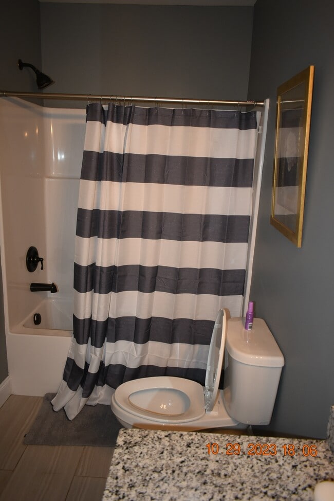 Guest bath - 1732 Arbor Hills Dr SE