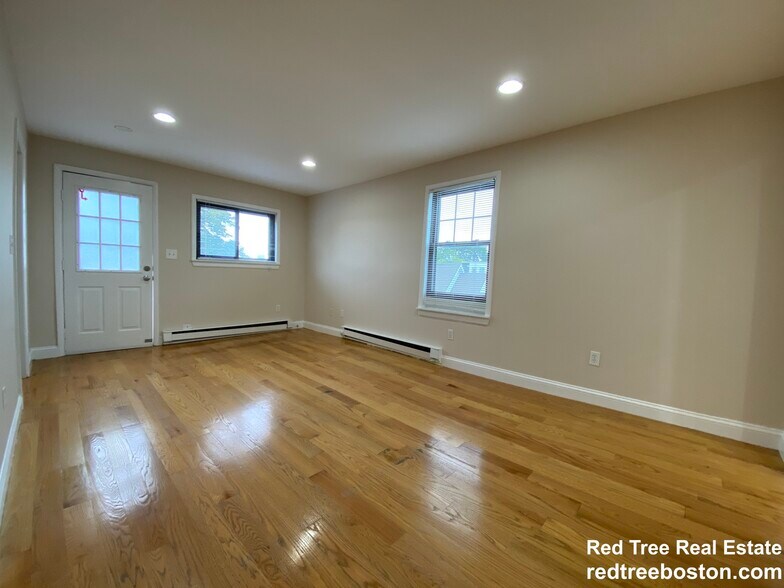 Building Photo - 9 Boston St