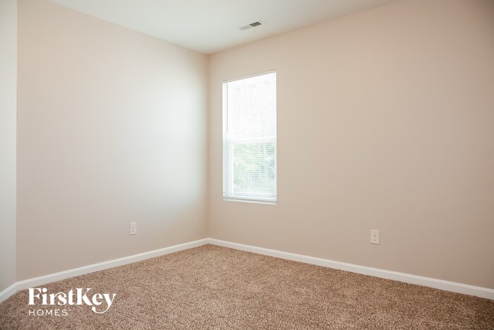 Building Photo - 7405 Hidden Creek Dr