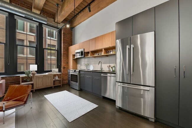 Building Photo - 319 A St