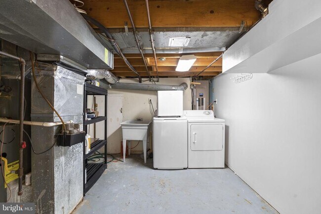 Building Photo - 1405 Reynolds St