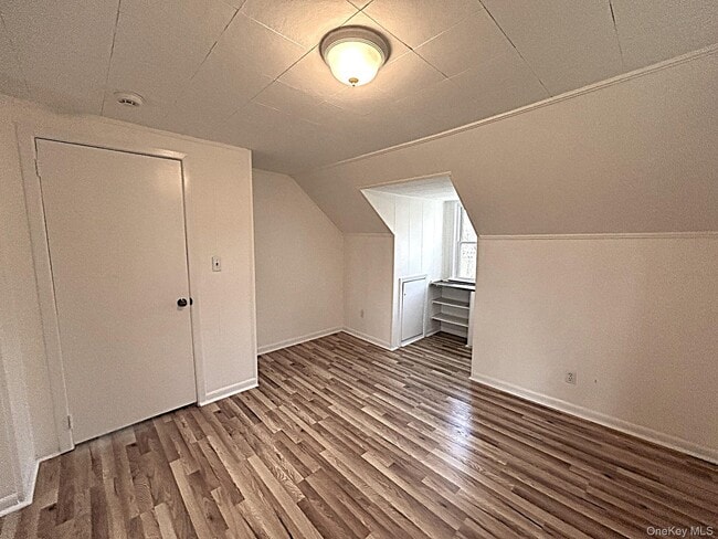 Building Photo - 8 Ridge St