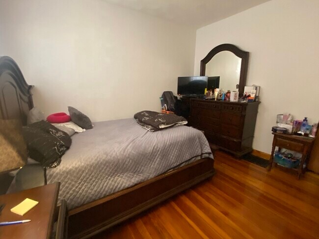 Building Photo - 9 Starbird St