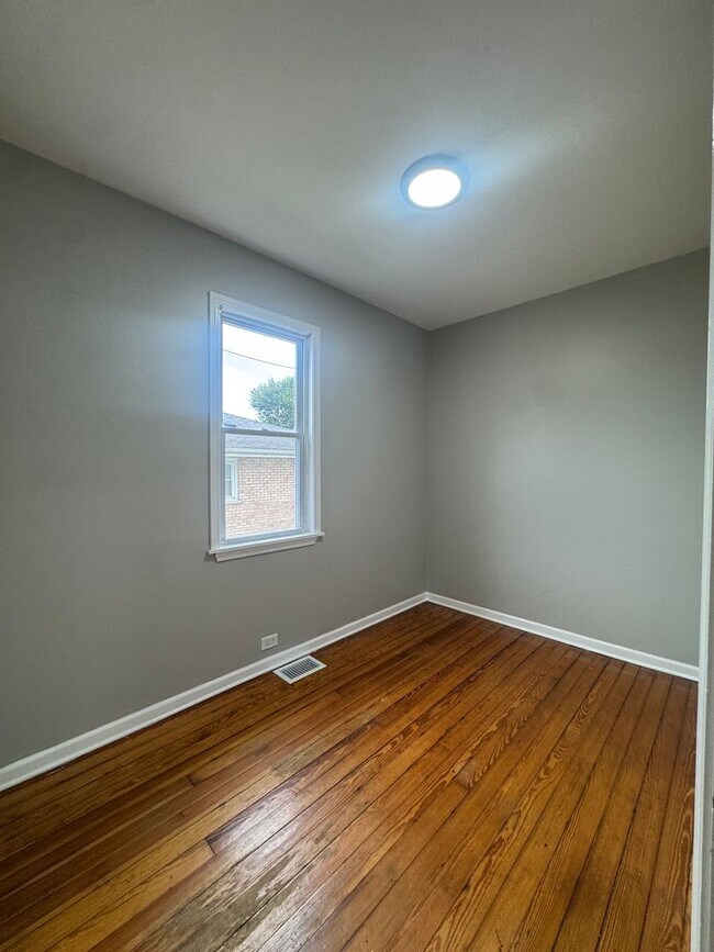 Building Photo - Beautiful 2-bedroom house for Rent AVAILAB...
