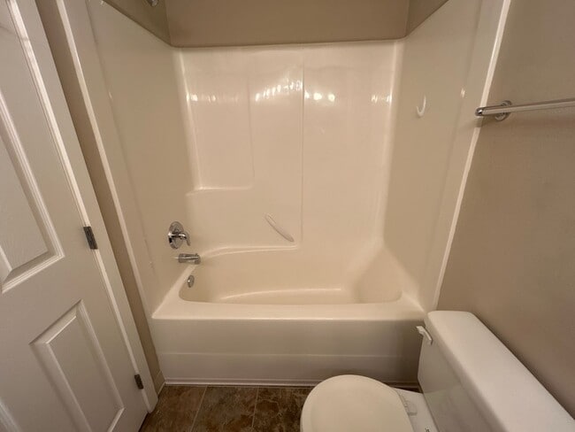 Building Photo - 3 Bedroom 2 Bathroom Knox Butte Home