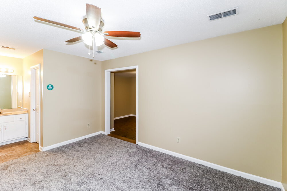 Building Photo - 5711 Redford Ave