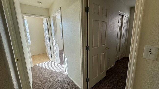 Building Photo - 3 bed, 2.5 bath, 1,746 sq ft home in southwest Las Vegas