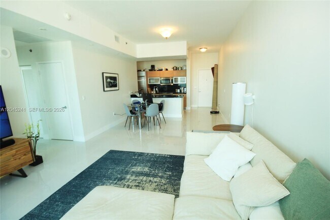 Building Photo - 950 Brickell Bay Dr