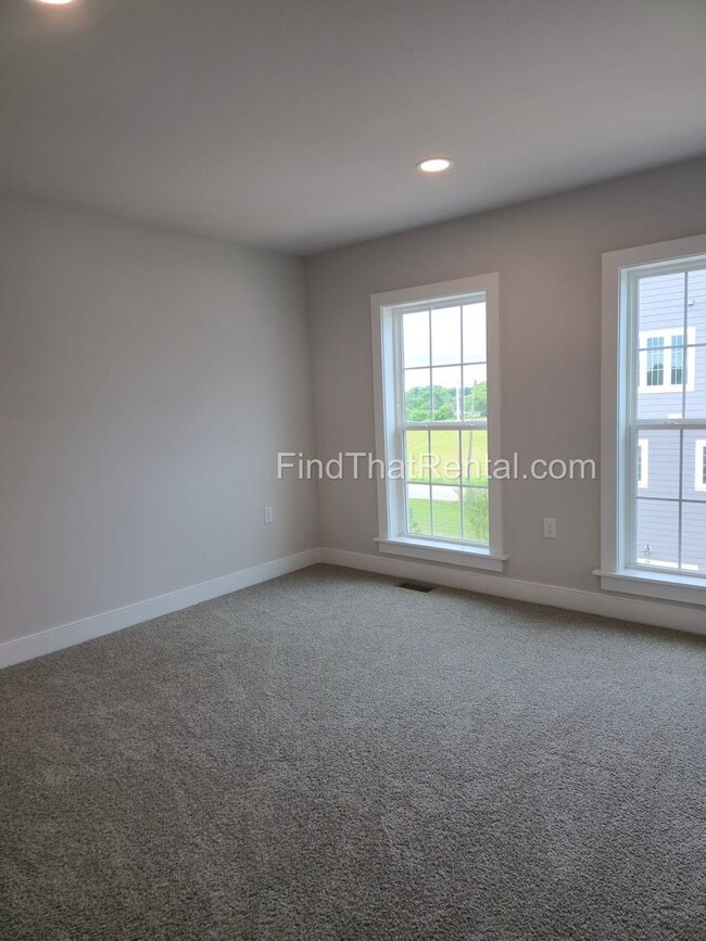 Building Photo - Pet Friendly CV Schools New Home w Large I...
