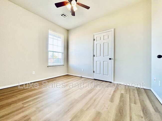 Building Photo - 1328 Garden Gate Dr