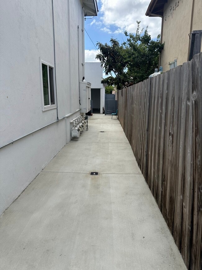 Building Photo - Hurlbut