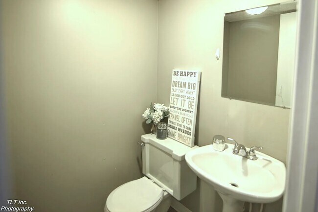 Building Photo - Maintenance-free living!