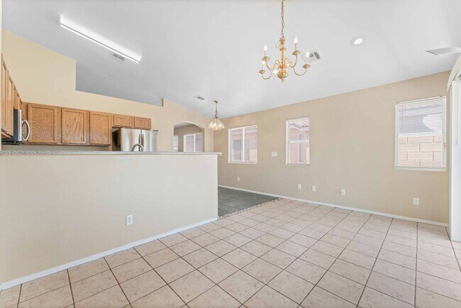 Building Photo - Charming Home with Spacious Backyard!