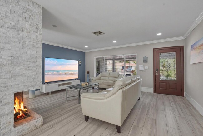 Building Photo - 3036 NE 19th St