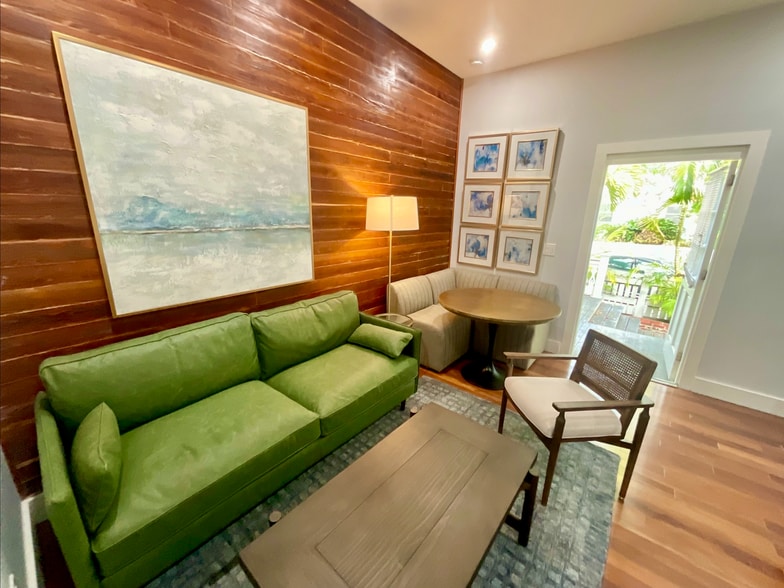 Living Room-Dining Nook - 400 Simonton St