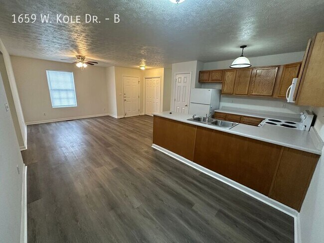 Building Photo - 1659 W Kole Dr