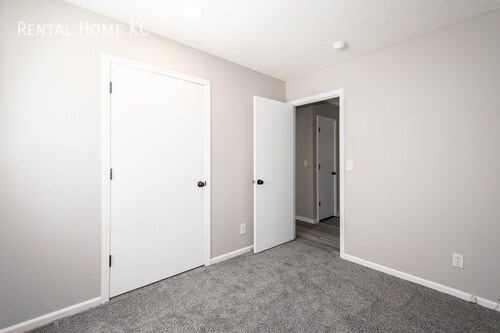Building Photo - 15211 Navaho-