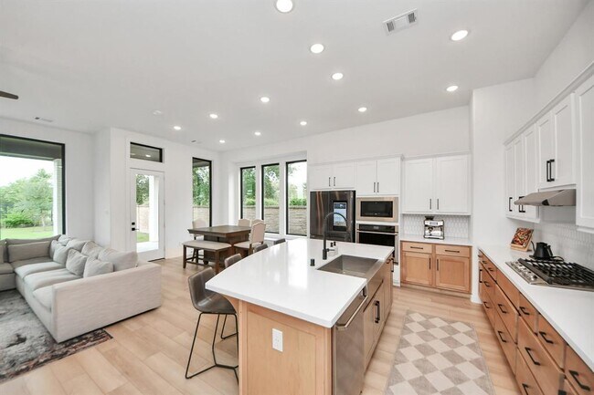 Building Photo - 3927 Shackleton Ct