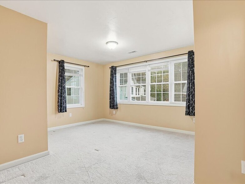 Building Photo - 20 Frongillo Farm Rd