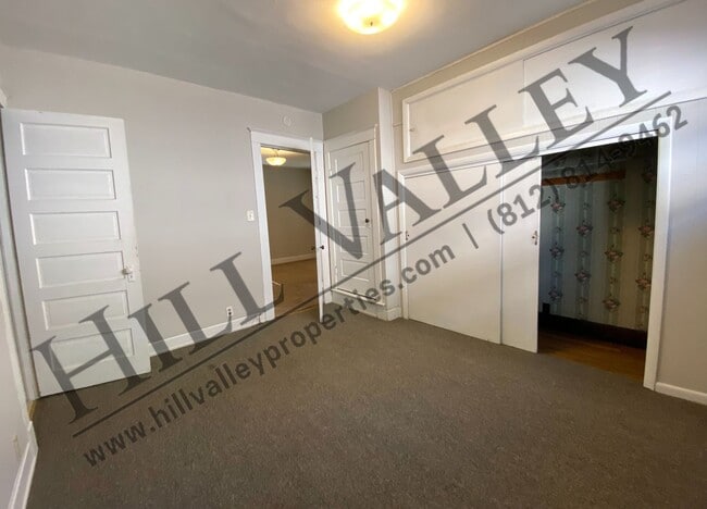 Building Photo - Two Bed, 1 1/2 Bath Home