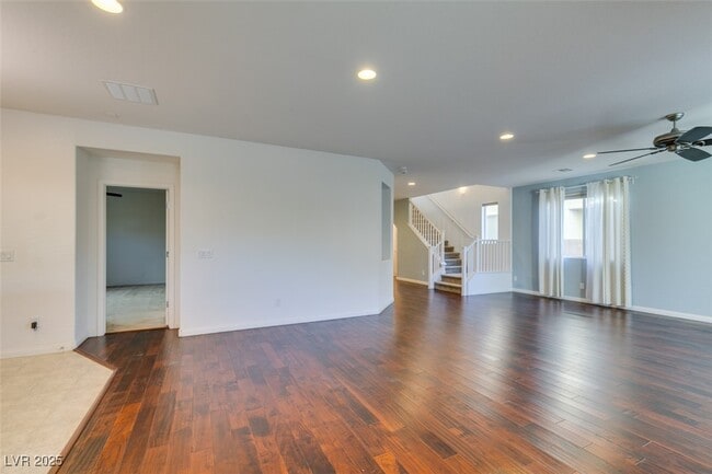 Building Photo - 10465 Saddle Mountain St