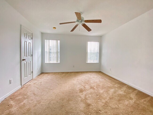 Building Photo - 1194 S Beach Cir