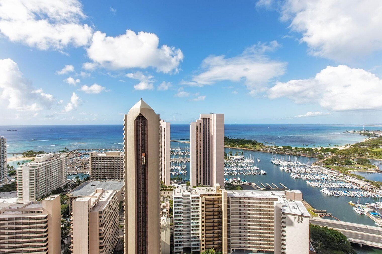 Building Photo - 1551 Ala Wai Blvd