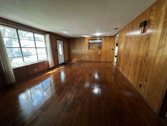 Building Photo - 421 Corvet St